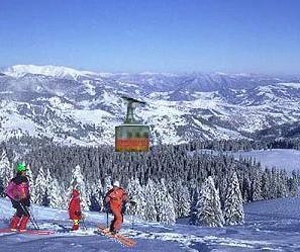 https://www.valcea-turism.ro/VLTur/Turism/docs/Sinaia_files/Sinaia_8.jpg